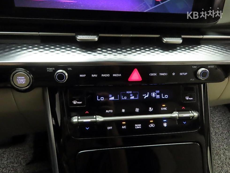 2023 Kia 4 photo