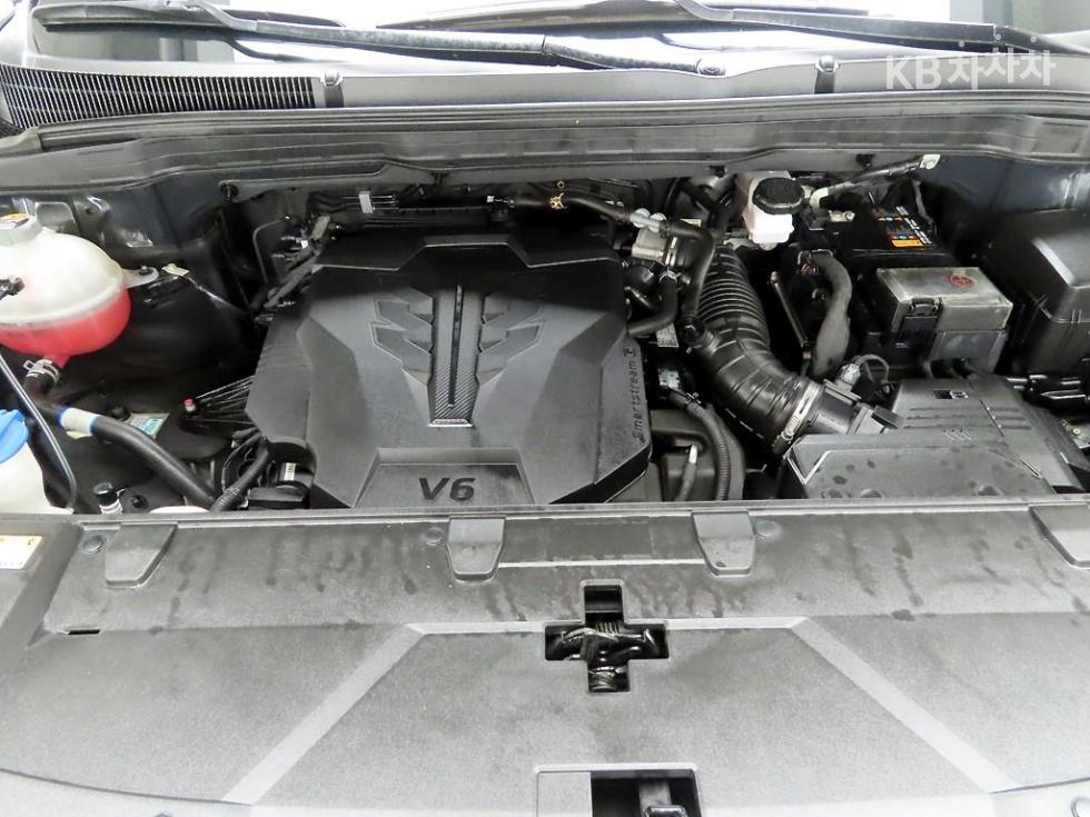 2023 Kia 4 photo