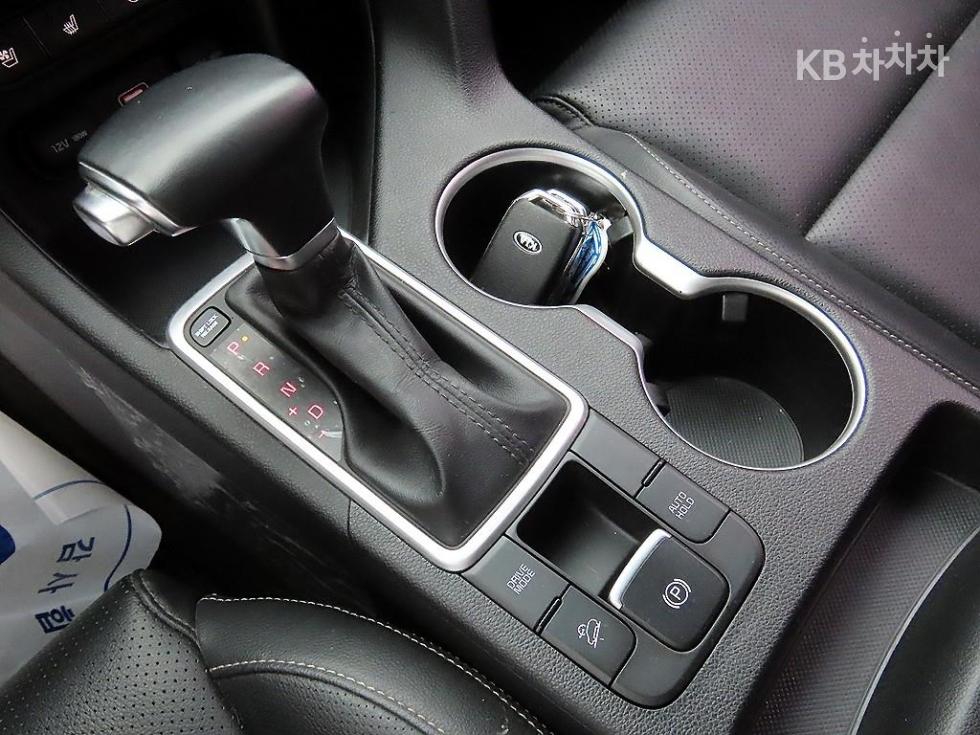 2022 - kia sportage