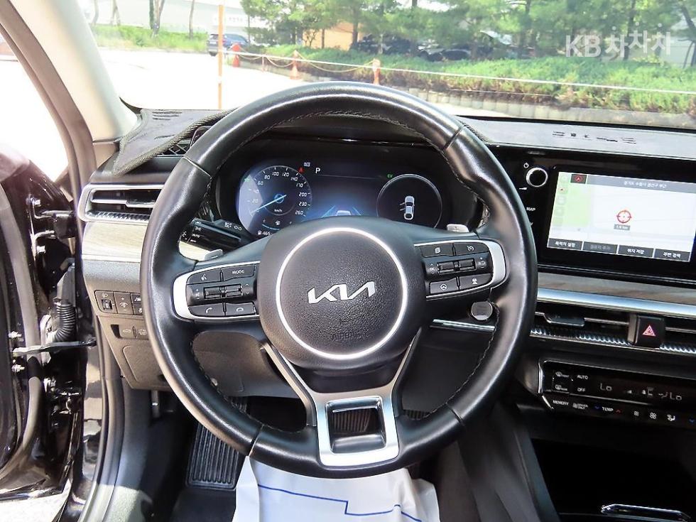 2022 - kia k5