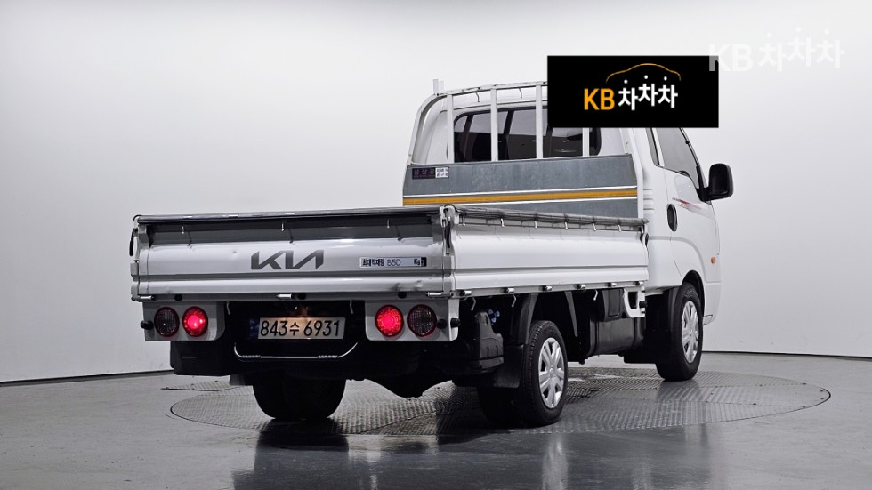 2023 - kia bongo iii