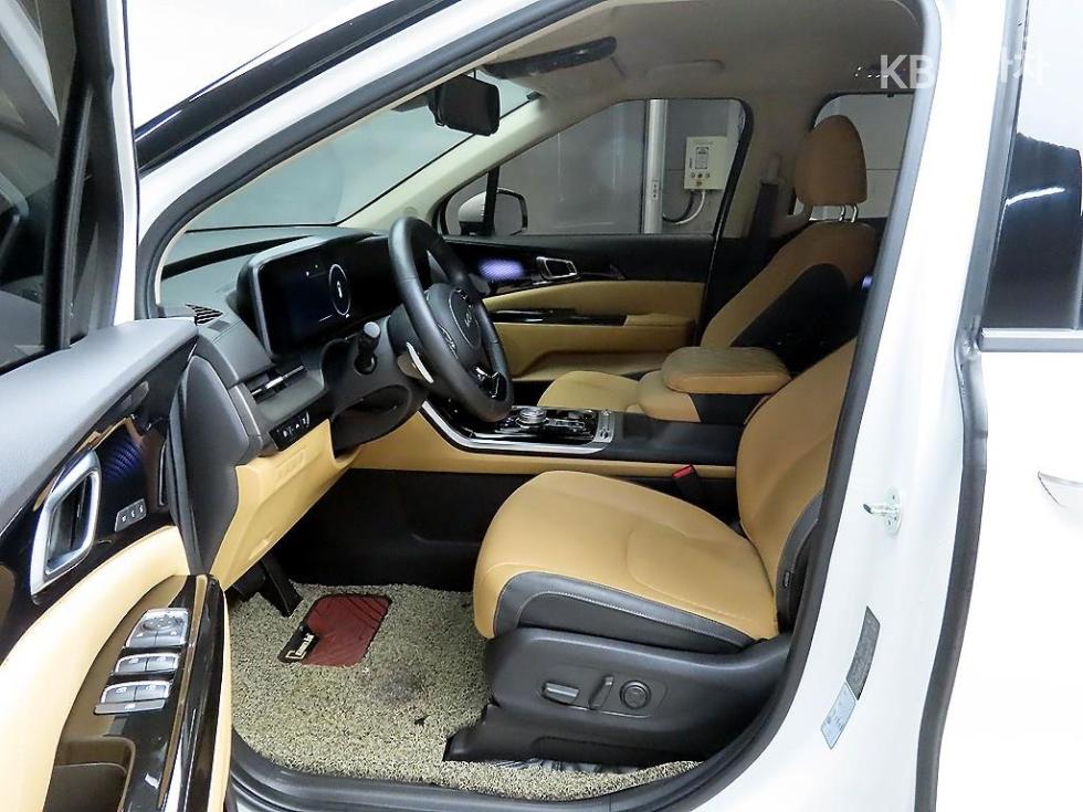 2023 Kia 4 photo