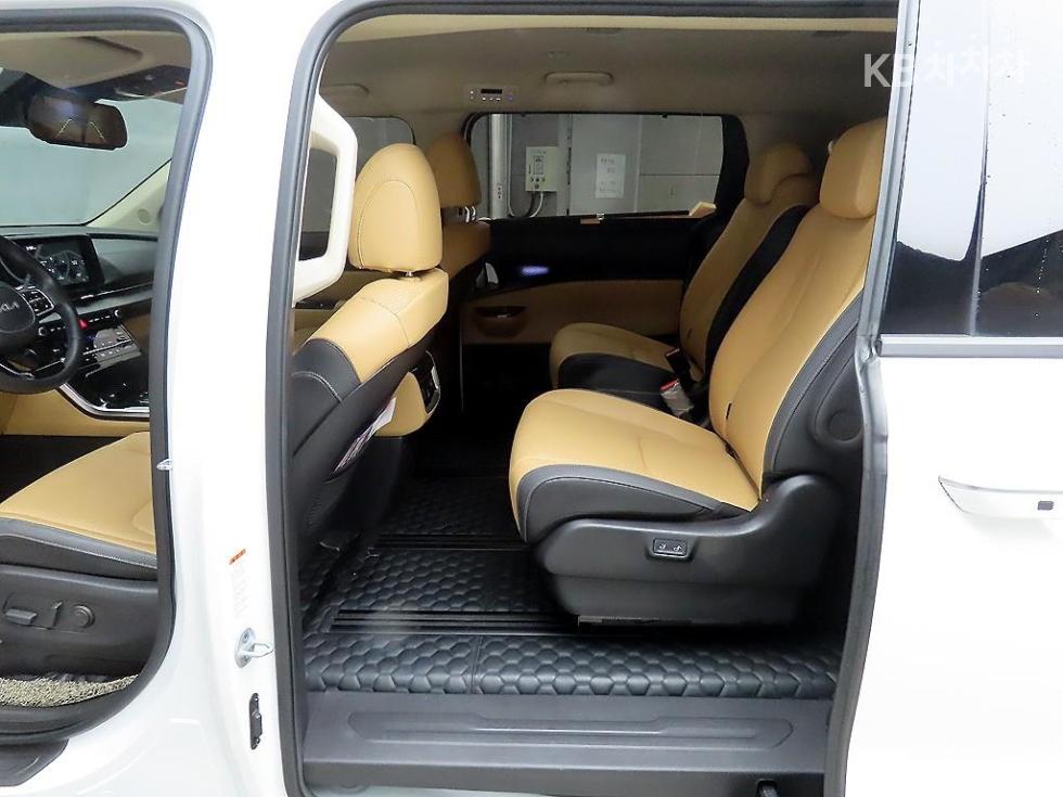 2023 Kia 4 photo