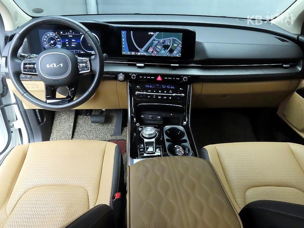 2023 Kia 4 photo