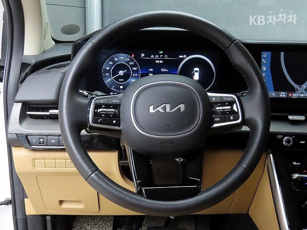 2023 Kia 4 photo