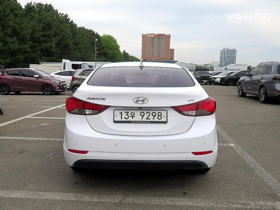 Hyundai Avante — miniaturë 3