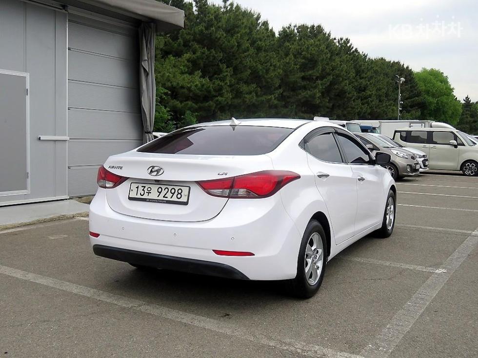 Hyundai Avante — miniaturë 4