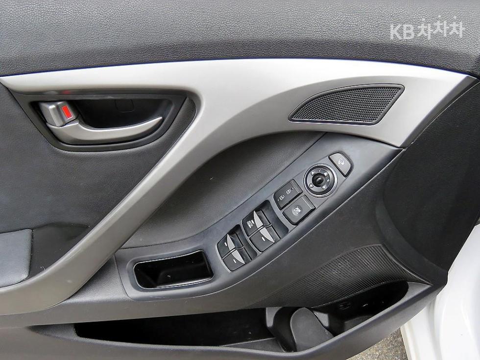 Hyundai Avante — miniaturë 8