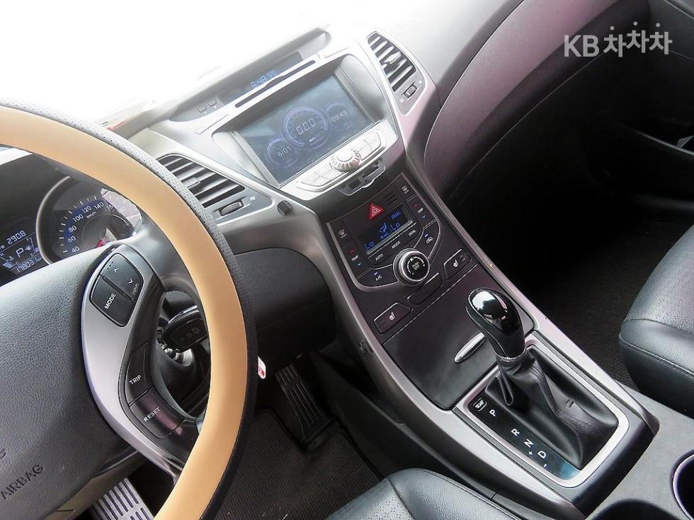 Hyundai Avante — miniaturë 11