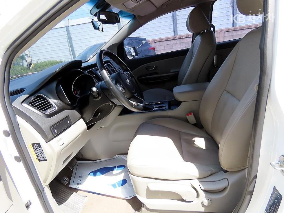 2019 - kia carnival