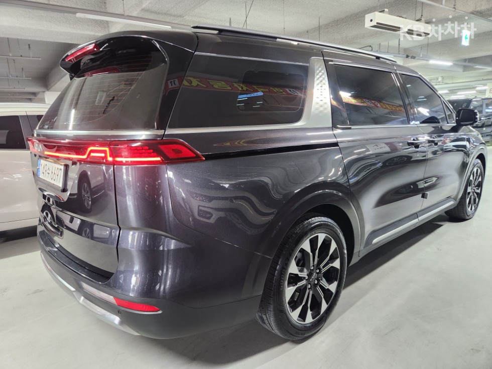 Kia Carnival — miniaturë 2