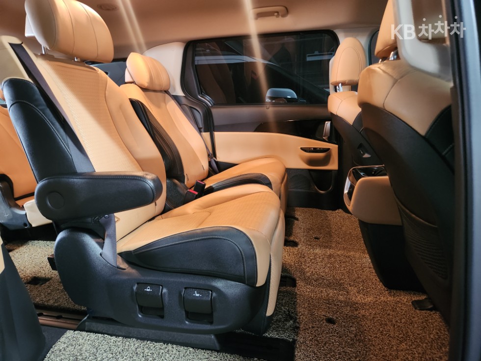Kia Carnival — miniaturë 15