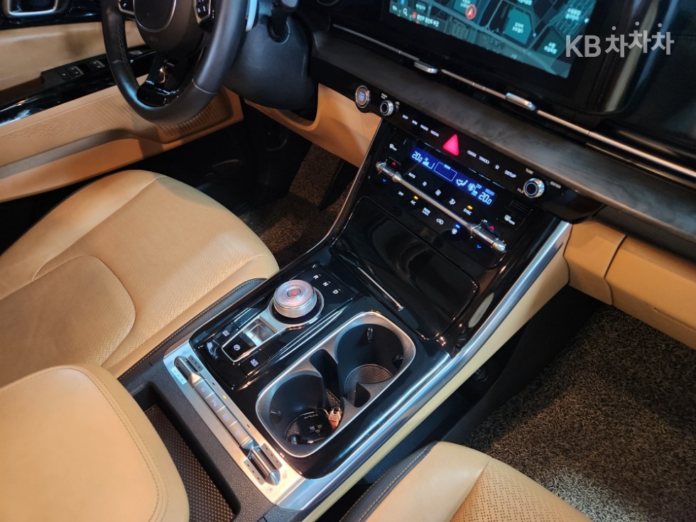 Kia Carnival — miniaturë 18