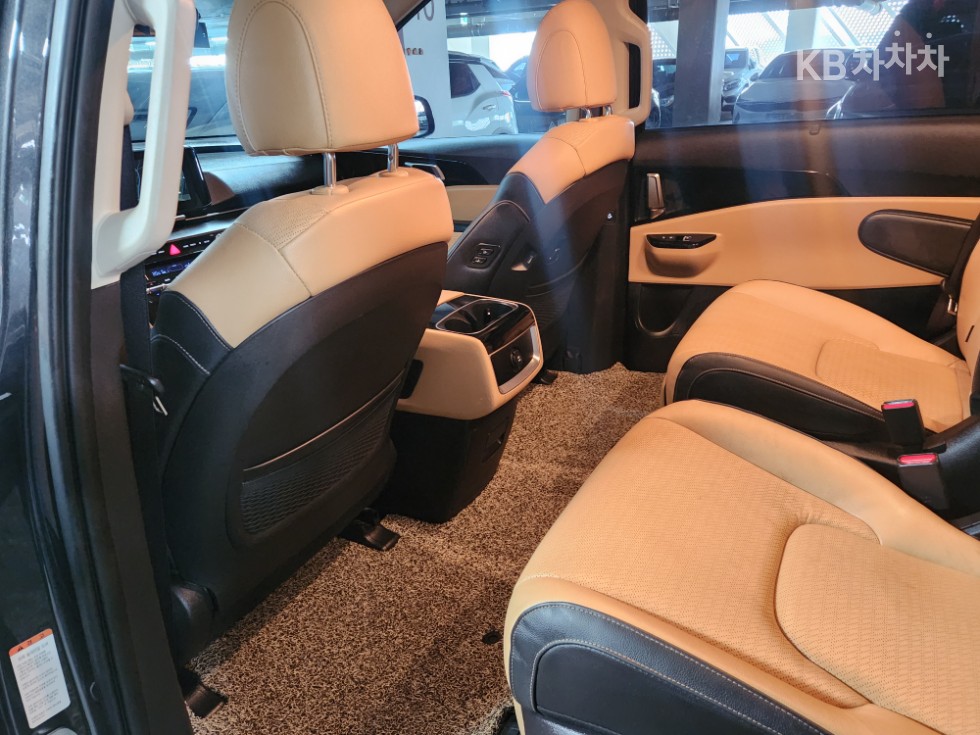 Kia Carnival — miniaturë 21