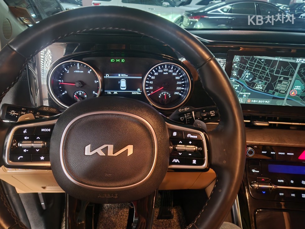 Kia Carnival — miniaturë 24