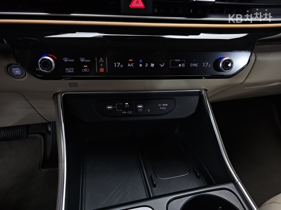 Kia Carnival — miniaturë 17