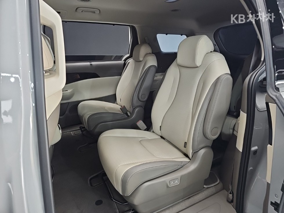 Kia Carnival — miniaturë 20