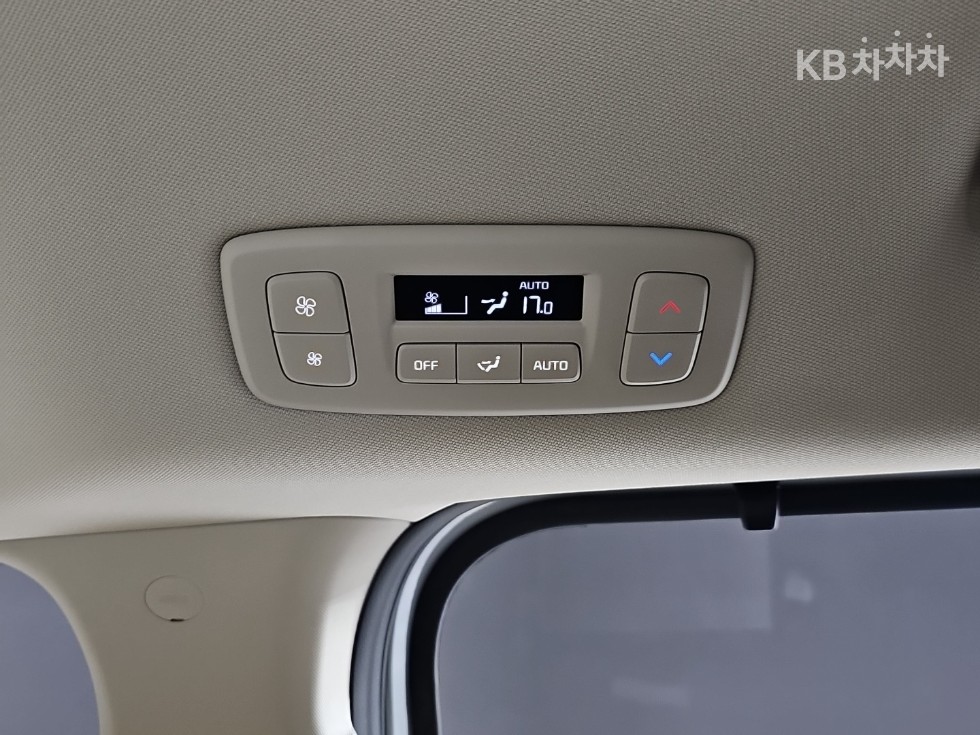 Kia Carnival — miniaturë 24