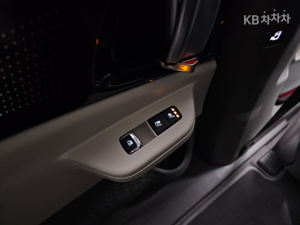 Kia Carnival — miniaturë 28