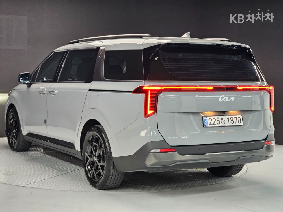 Kia Carnival — miniaturë 4