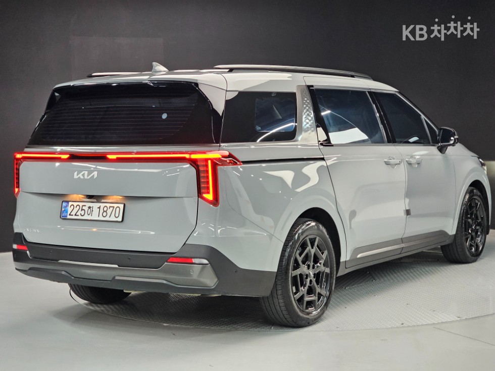 Kia Carnival — miniaturë 3