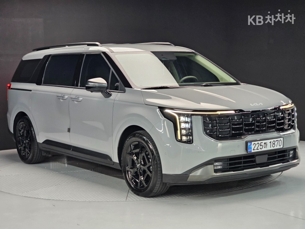 Kia Carnival — miniaturë 2