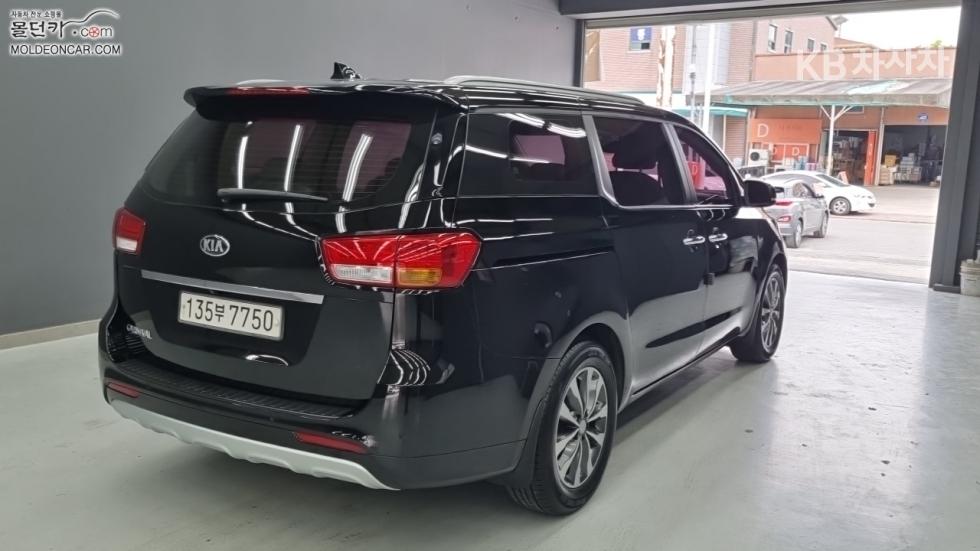 Kia Carnival — miniaturë 2
