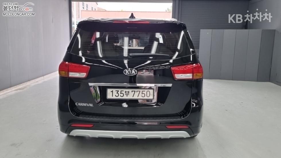 Kia Carnival — miniaturë 4