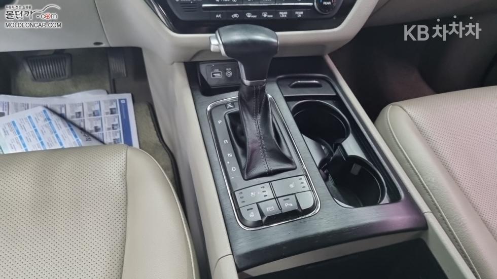 Kia Carnival — miniaturë 14