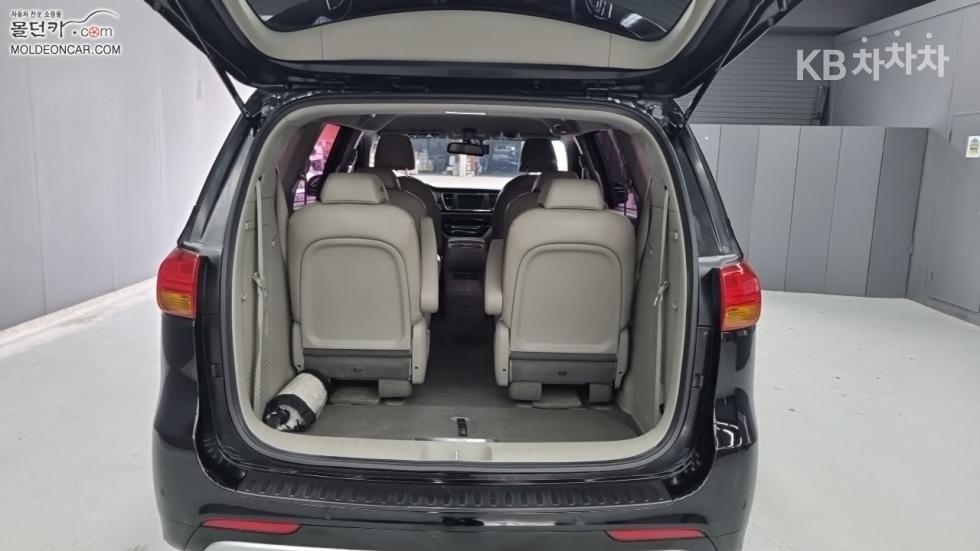 Kia Carnival — miniaturë 18