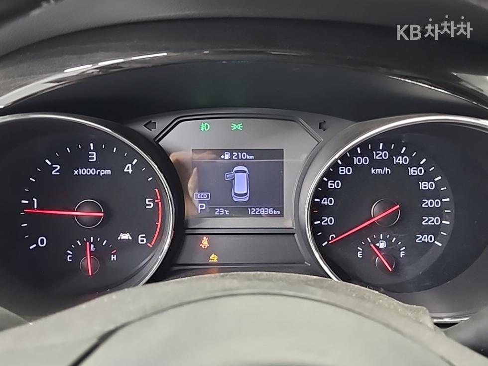 Kia Carnival — miniaturë 6