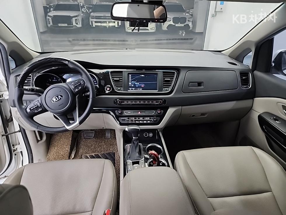 Kia Carnival — miniaturë 7