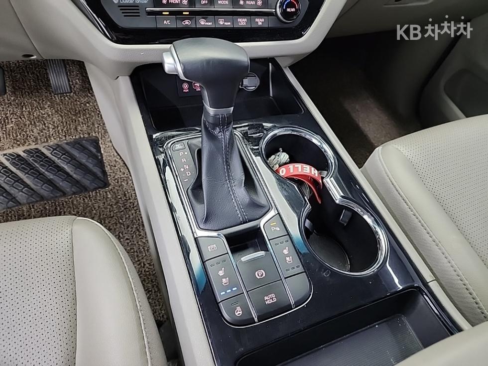 Kia Carnival — miniaturë 8