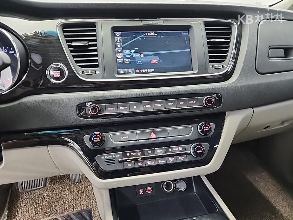Kia Carnival — miniaturë 10