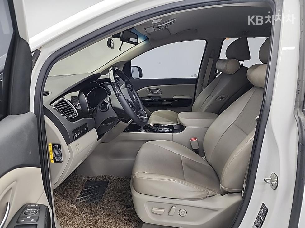Kia Carnival — miniaturë 11