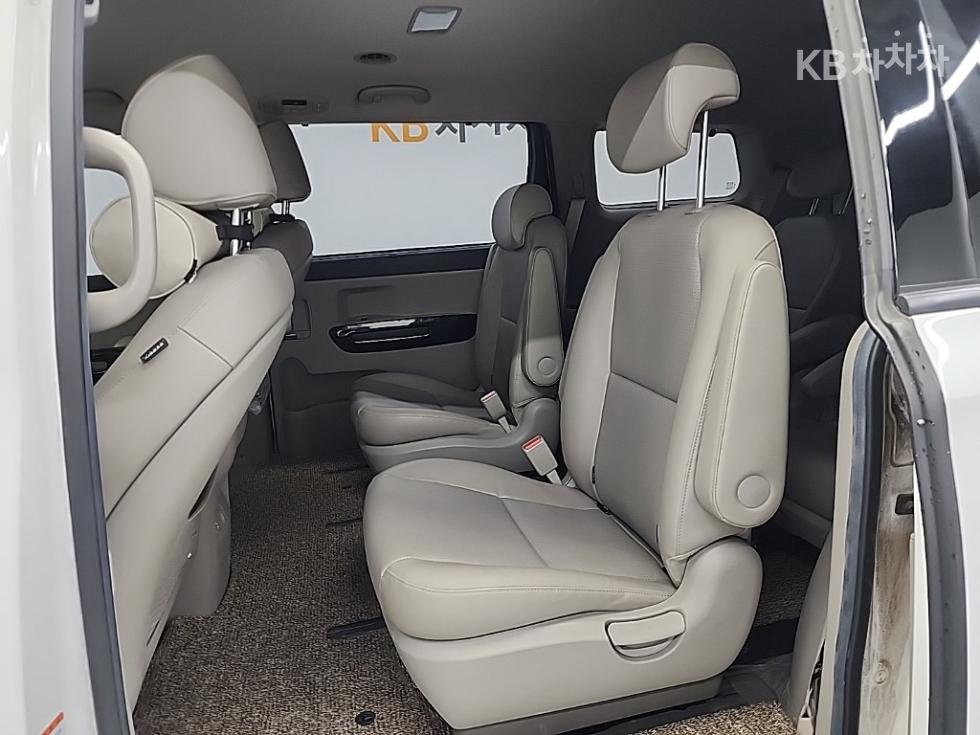 Kia Carnival — miniaturë 12