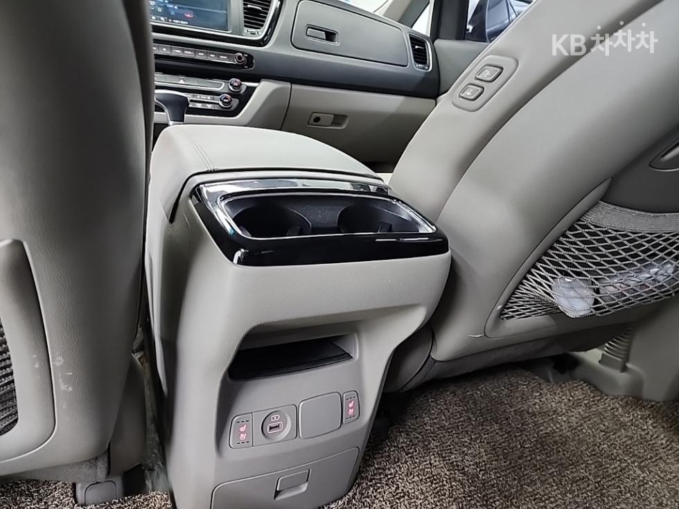Kia Carnival — miniaturë 13