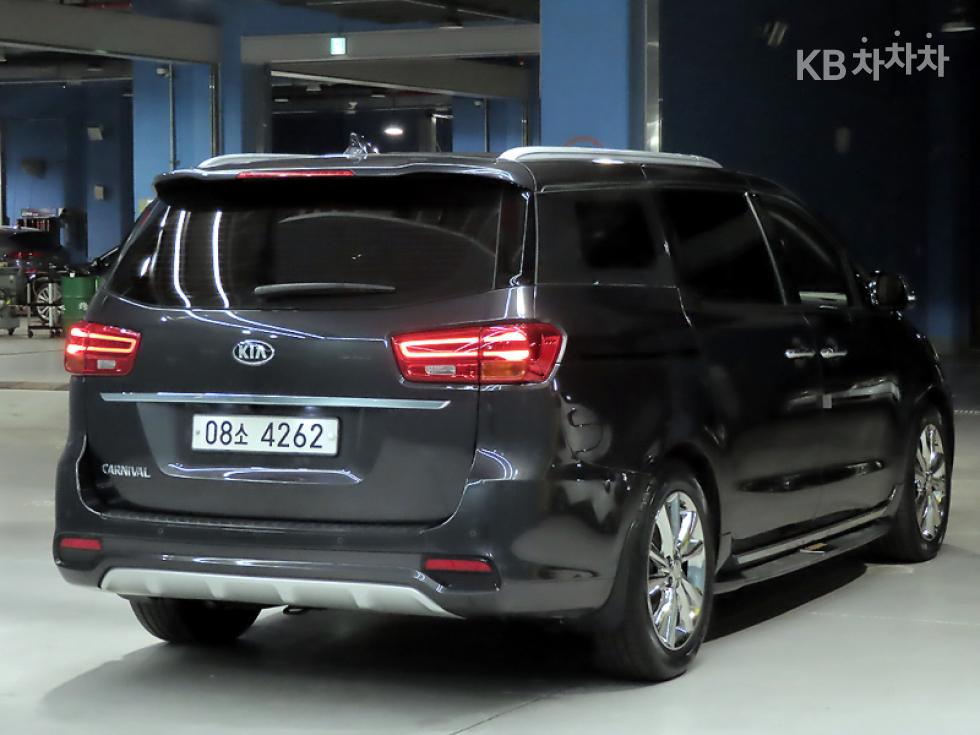 Kia Carnival — miniaturë 4