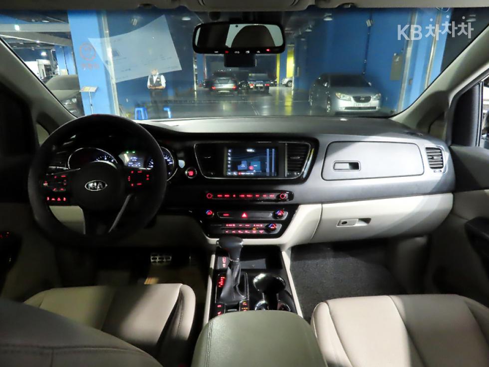 Kia Carnival — miniaturë 5