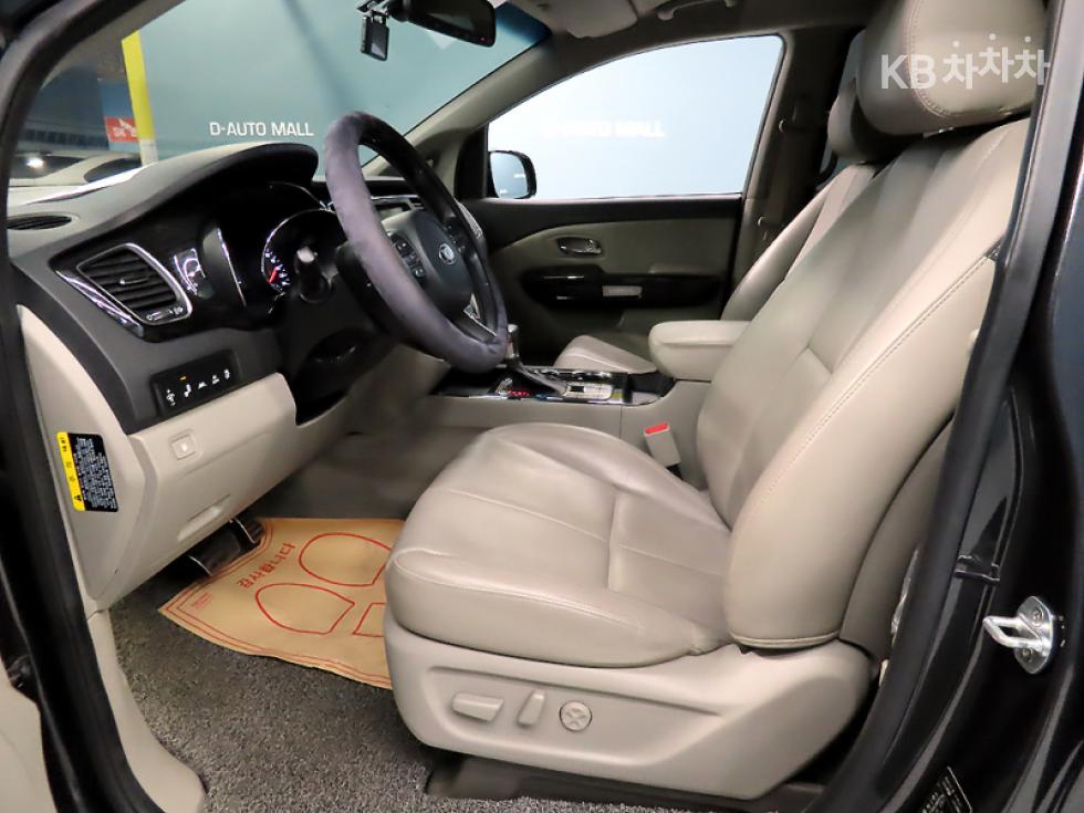 Kia Carnival — miniaturë 6