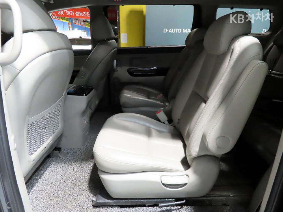 Kia Carnival — miniaturë 7