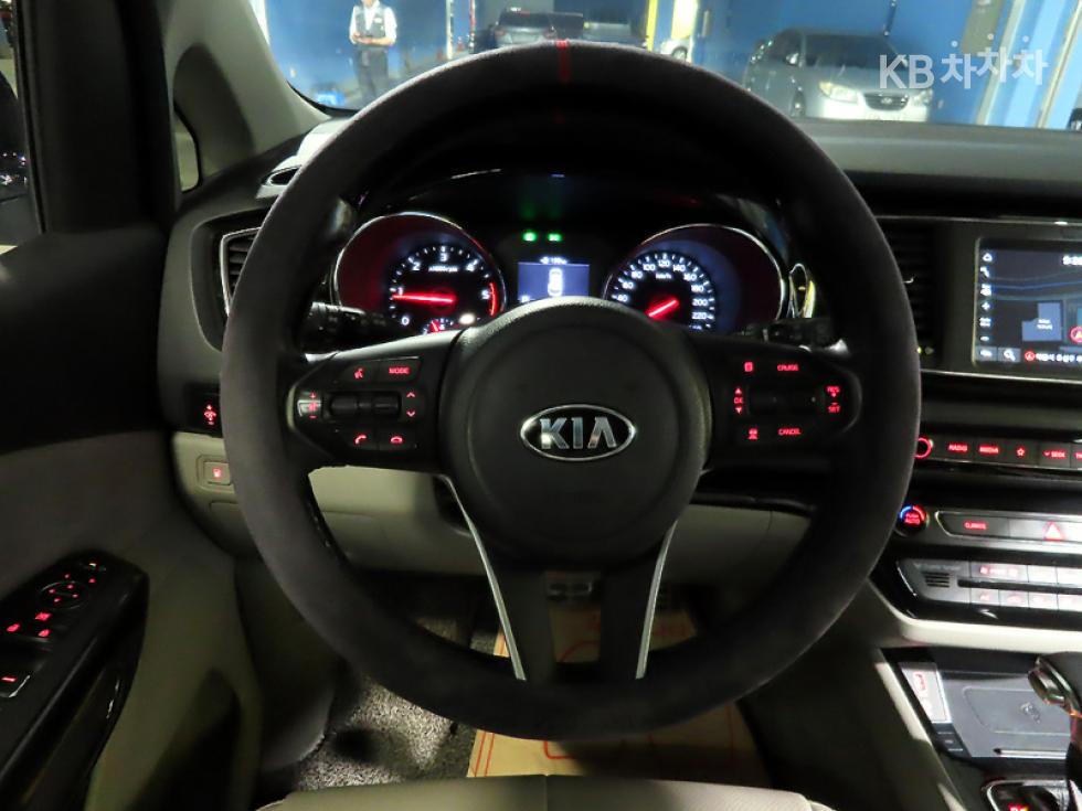 Kia Carnival — miniaturë 9