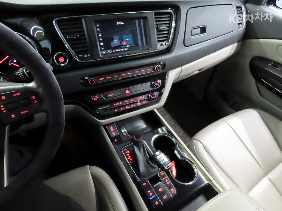 Kia Carnival — miniaturë 10