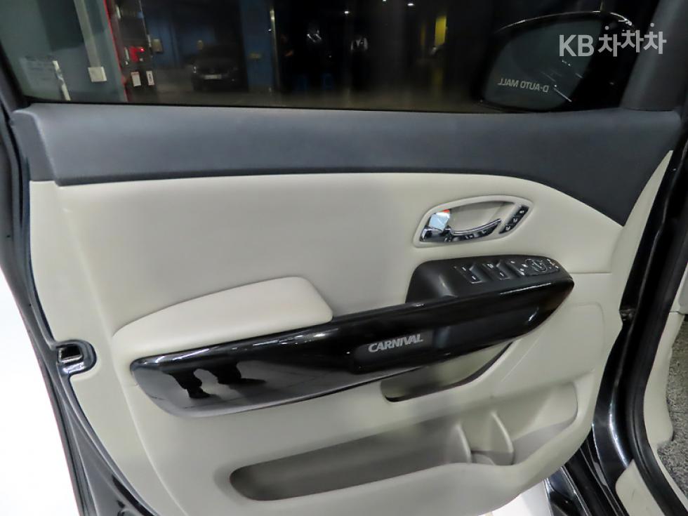 Kia Carnival — miniaturë 13