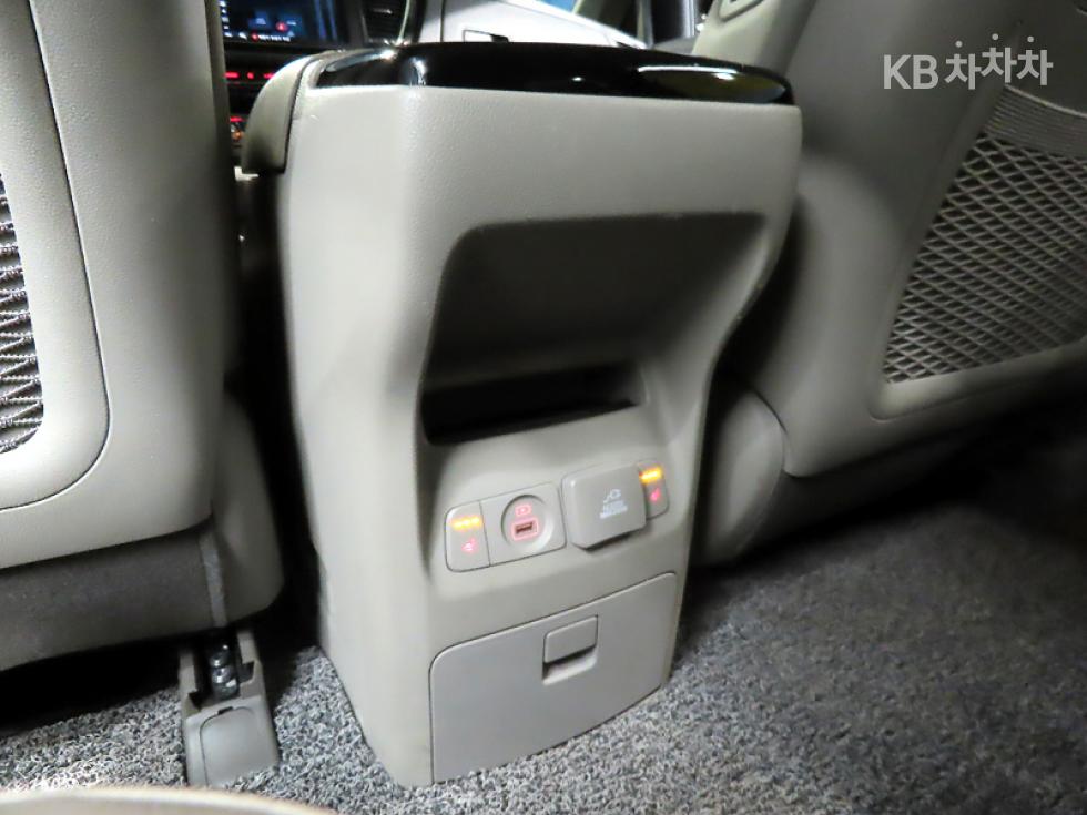 Kia Carnival — miniaturë 15