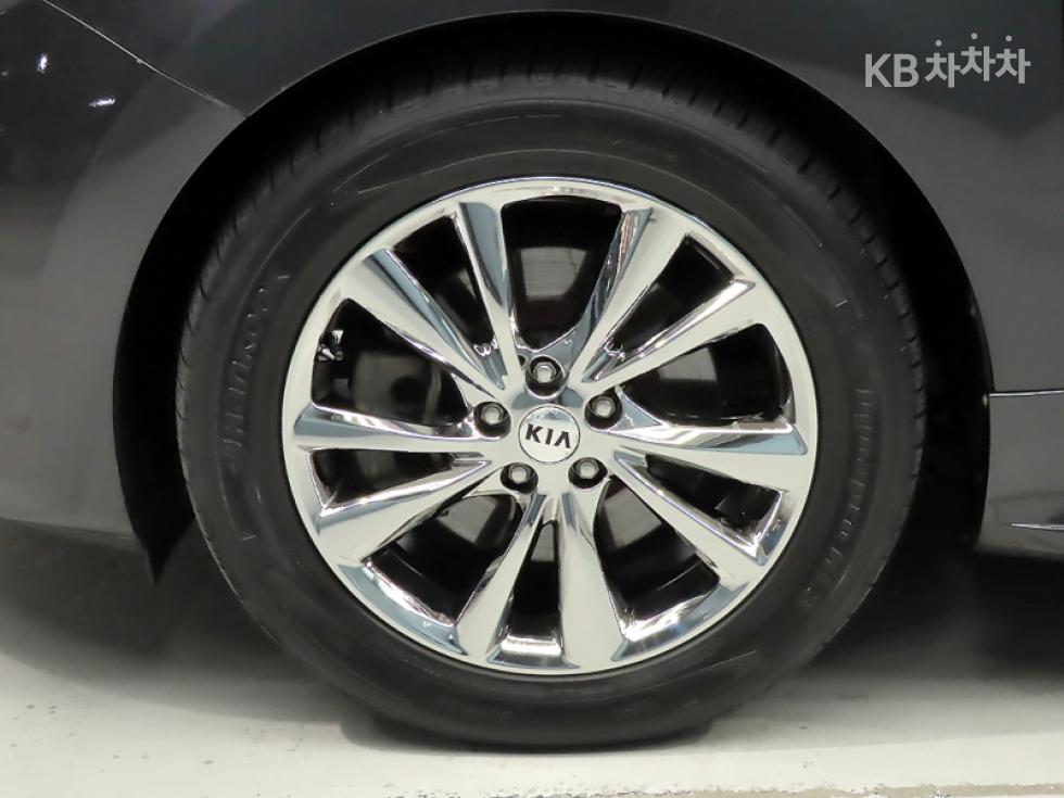 Kia Carnival — miniaturë 20