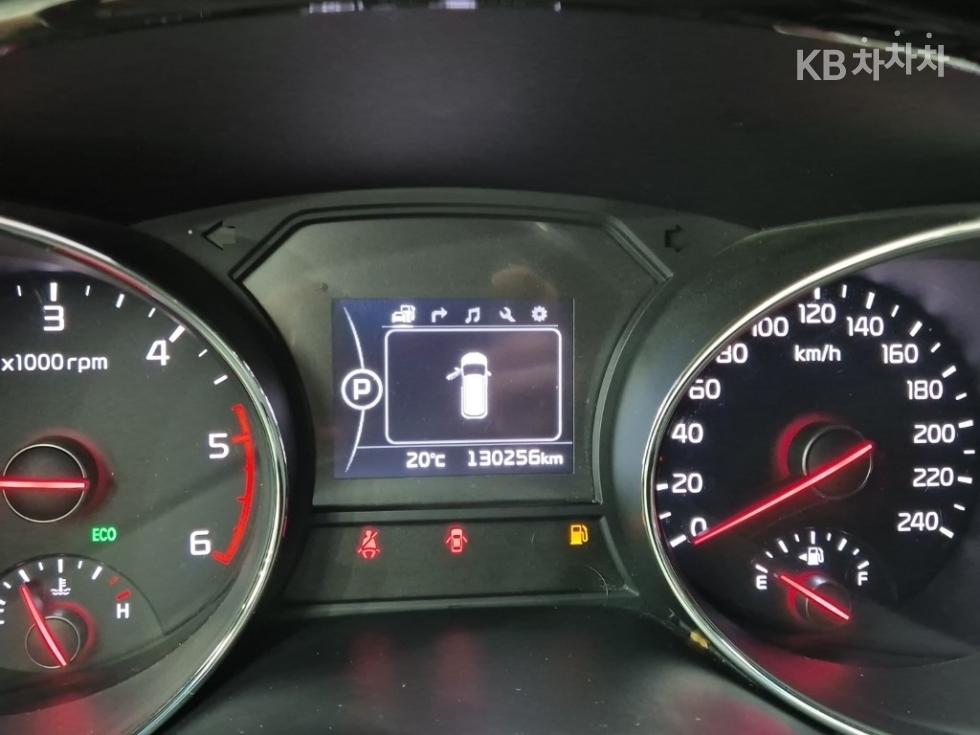Kia Carnival — miniaturë 6