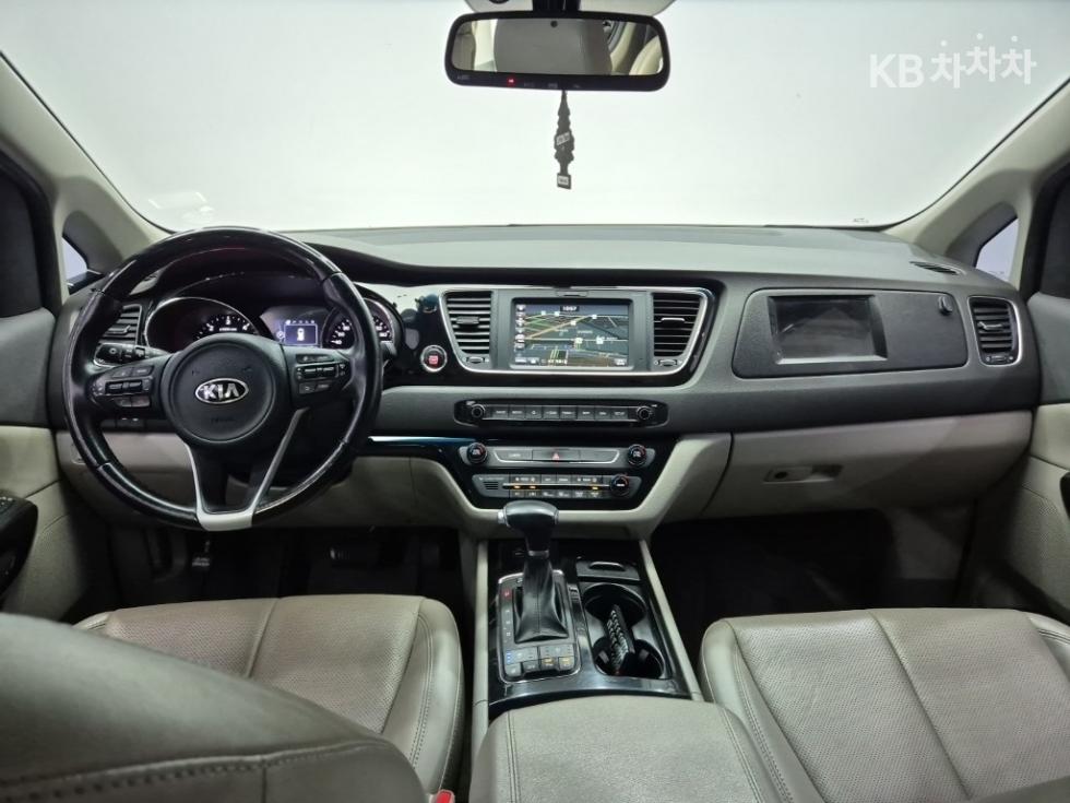 Kia Carnival — miniaturë 7