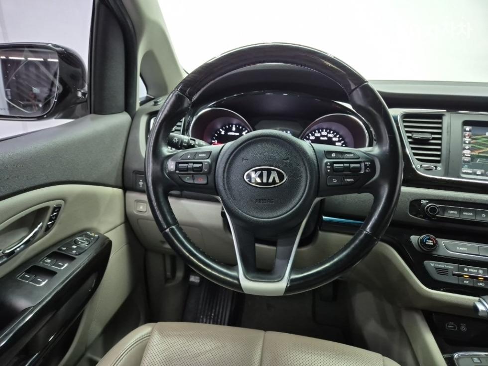 Kia Carnival — miniaturë 9