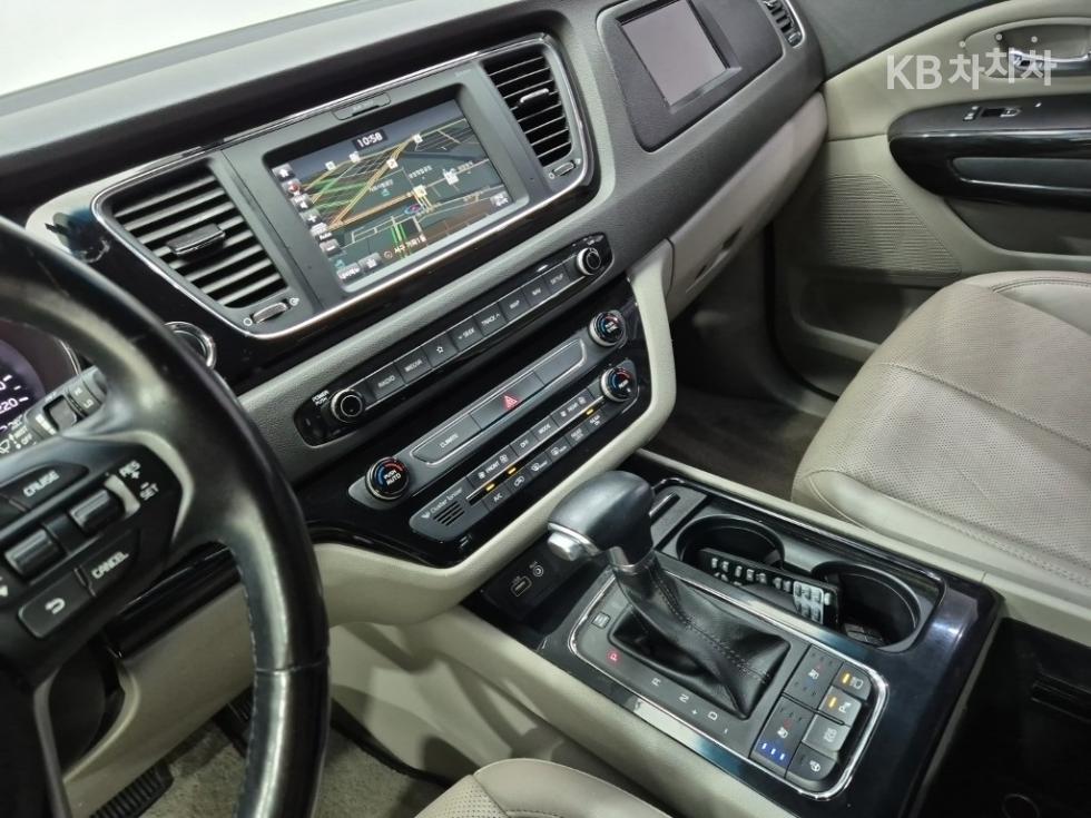 Kia Carnival — miniaturë 10